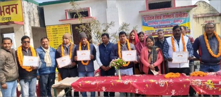 सेनापुर प्राथमिक विद्यालय में सम्मानित हुये पुरातन छात्र | #TejasToday