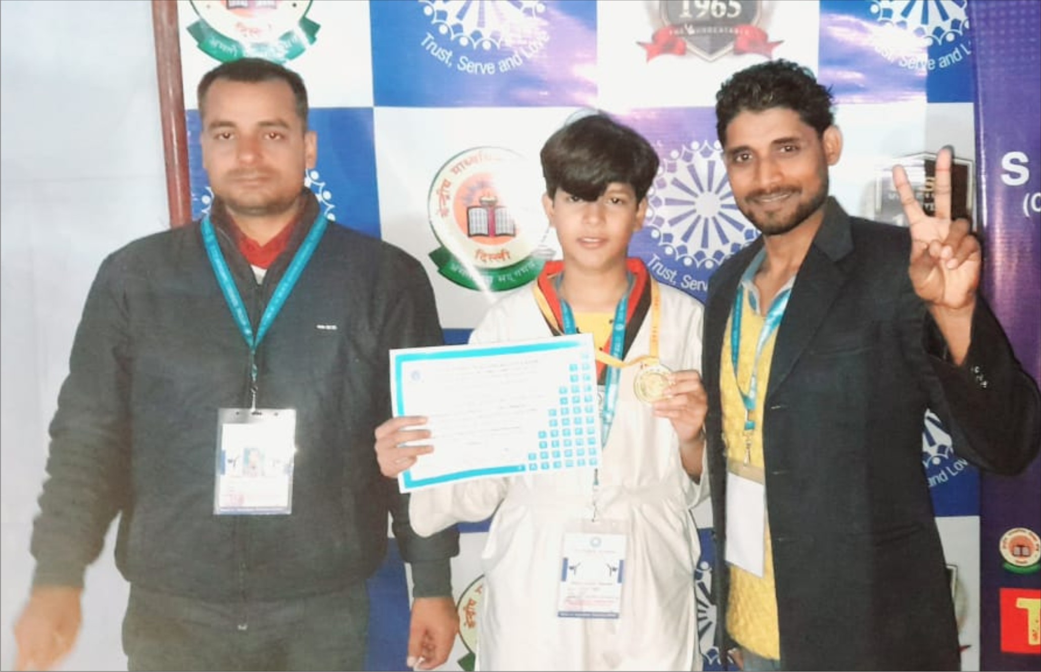 JAUNPUR NEWS: Ojaswi Yadav brought laurels to Badlapur by winning gold medal in Taekwondo